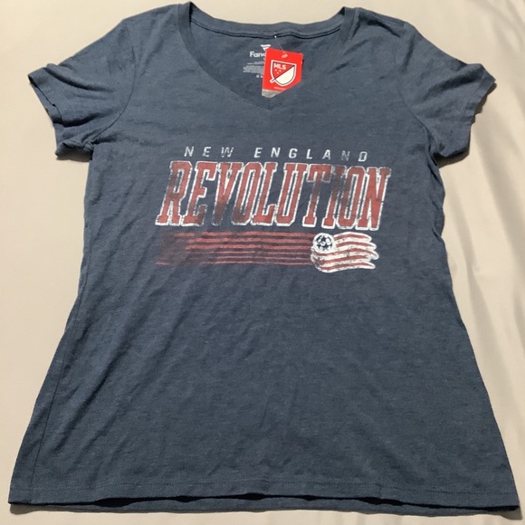 💥 Autographed McNamara #26 NWT MLS Tshirt New England Revolution Large Female - Picture 2 of 7